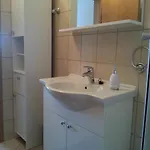 Mikrut * Podstrana