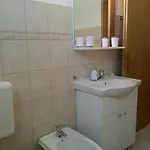 Mikrut Podstrana