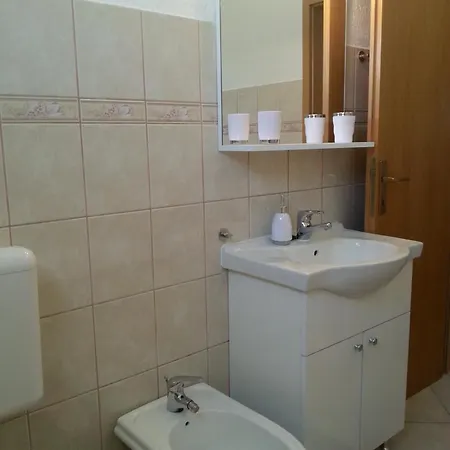 Mikrut Podstrana