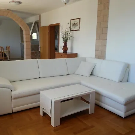 Mikrut Apartamento Podstrana